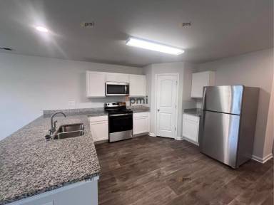 Main picture of 106 Sarah Ln