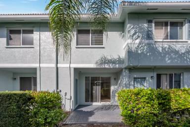 Main picture of 1927 Gardenia Ct