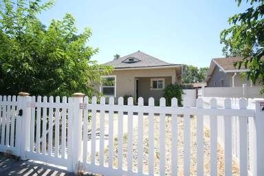 Main picture of 810 E Olive Ave