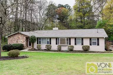 Main picture of 2201 Meadow Wood Ct