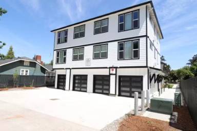 Main picture of 488 Strand Ave SE