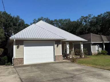 Main picture of 703 Nutmeg Ave
