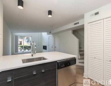 Main picture of 944 W Grace St Apartments