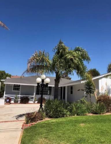 Main picture of 413 W Acacia Ave