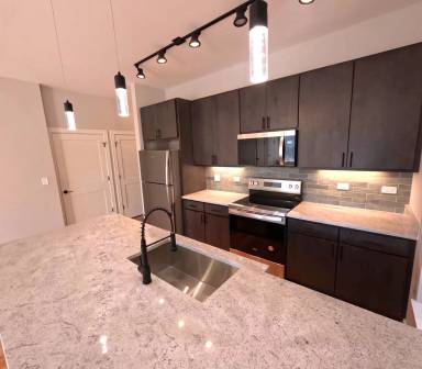 Main picture of 2100 W 18th Pl