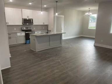 Main picture of 4414 S Mount Carmel Ave