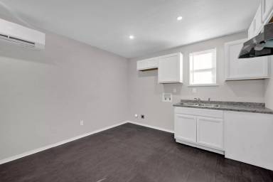 Main picture of 2103 N Marrs St