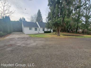 Main picture of 1630 SE Oak Grove Blvd