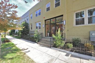 Main picture of 417 18th St NE