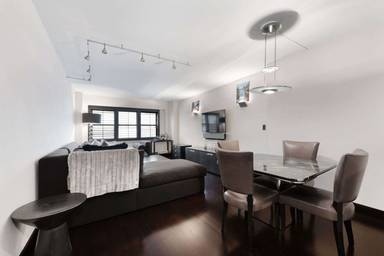 Main picture of 27 East 65th St