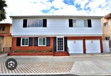 Main picture of 1022 E 1st St