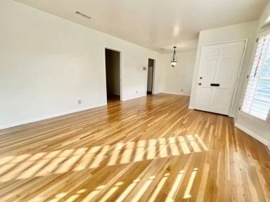 Main picture of 4544 Dunrobin Ave