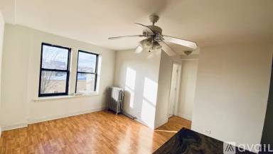 Main picture of 3933 N Clarendon Ave