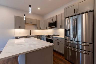Main picture of 240 Cabot St