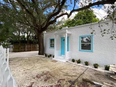 Main picture of 870 NW 100th St