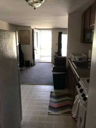 Main picture of 12 Salmon St