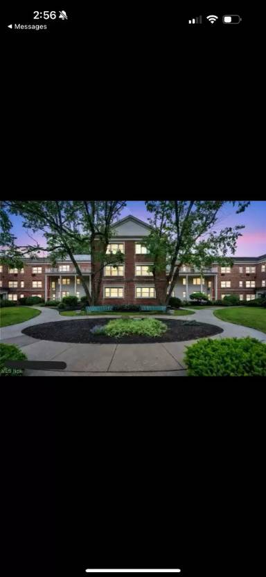 Main picture of 15825 Van Aken Blvd