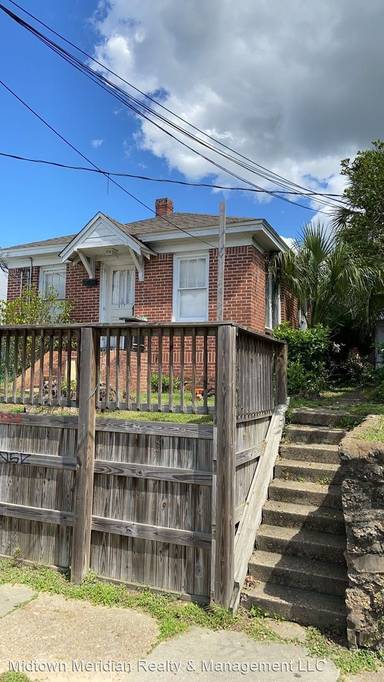 Main picture of 513 N Monroe St