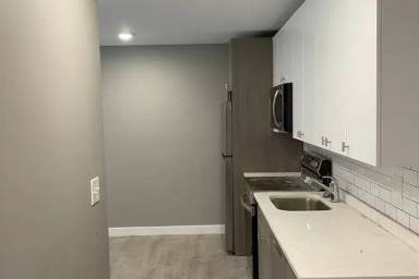 Main picture of 4400 S Drexel Blvd