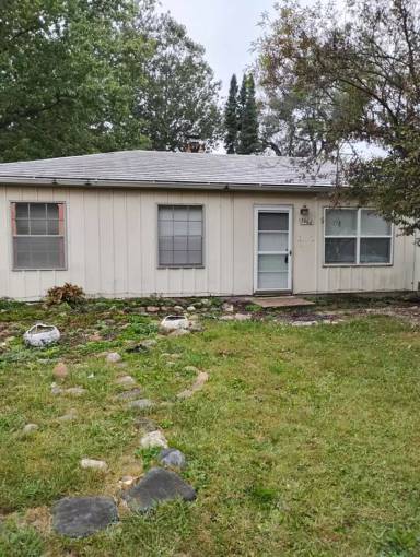 Main picture of 2004 Whitcomb Ave