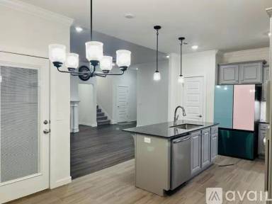 Main picture of 401 Peach Ave
