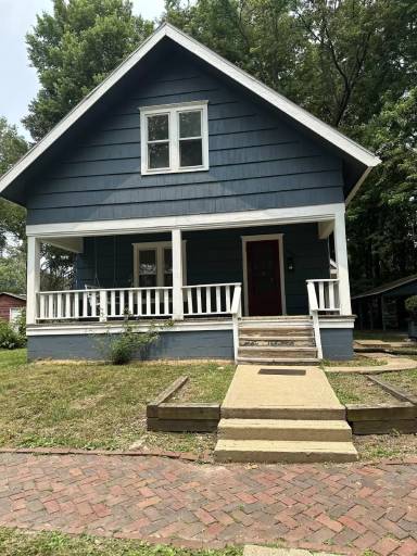 Main picture of 806 W Stoughton St