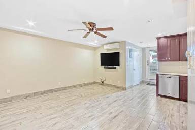 Main picture of 2062 E 41st St