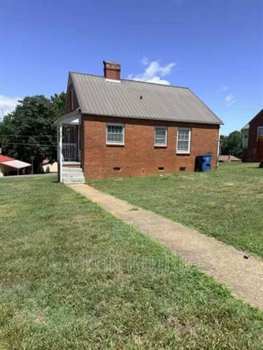 Main picture of 212 Main Ave E