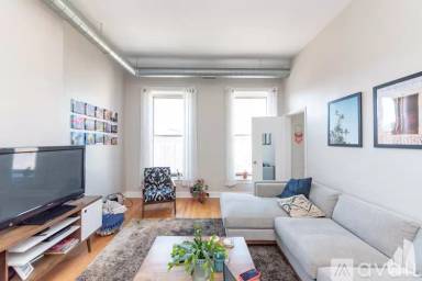 Main picture of 1429 W Chicago Ave