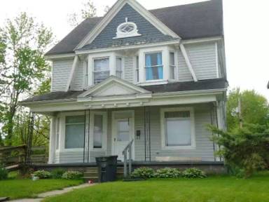 Main picture of 2426 Roger St