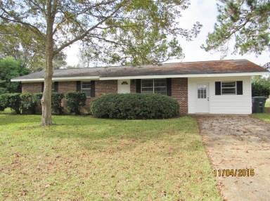 Main picture of 100 Briarwood Dr