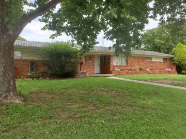 Main picture of 2201 W Holly Ave