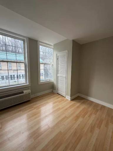 Main picture of 231 Main St