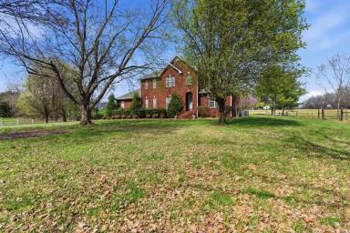 Main picture of 449 Sanders Ln