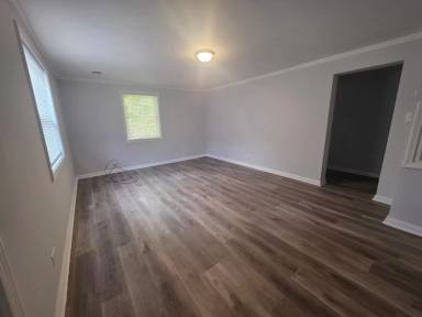 Main picture of 212 Oak St