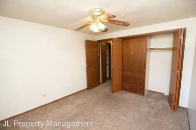 Main picture of 500 E 14th St