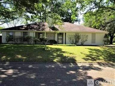 Main picture of 105 Arrowhead Dr