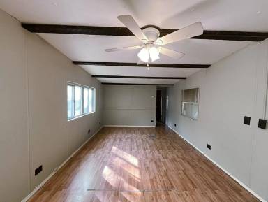 Main picture of 1360 E Commercial St