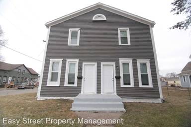 Main picture of 1901 W 1st St