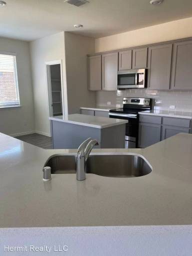 Main picture of 433 Petty Way