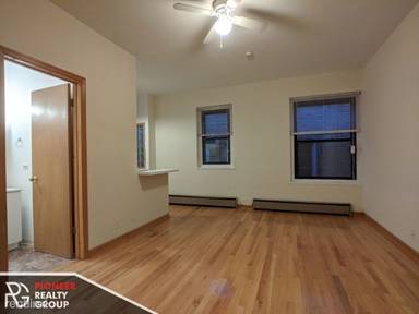 Main picture of 635 W Barry Ave