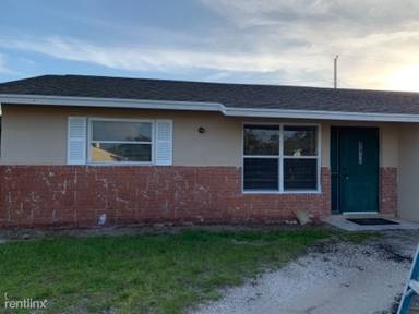 Main picture of 8866 SE Parkway Dr