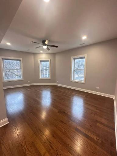 Main picture of 6981 N Sheridan Rd