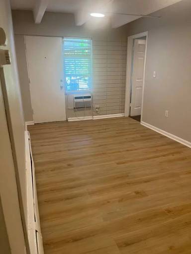 Main picture of 1960 Dallas St