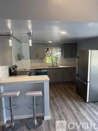 Main picture of 18 Pine St