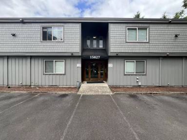 Main picture of 15827 NE Glisan St