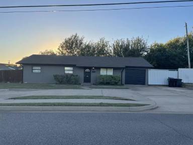 Main picture of 2301 N Janeway Ave