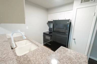 Main picture of 6519 Sloan St