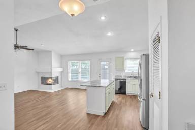 Main picture of 1803 Oakbreeze Ct