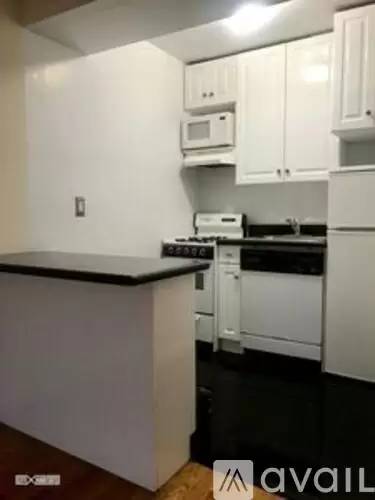 Main picture of 1661 York Ave